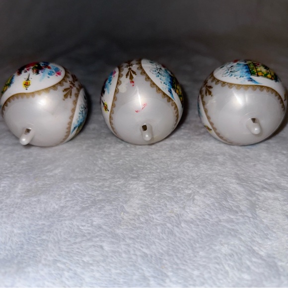 3 VINTAGE DECOR WHITE PLASTIC SHRINK WRAP TOWN PEOPLE CHRISTMAS ORNAMENTS - Picture 5 of 7